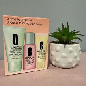 Clinique 10-Day Skincare Trio - Mint, Pink, Yellow